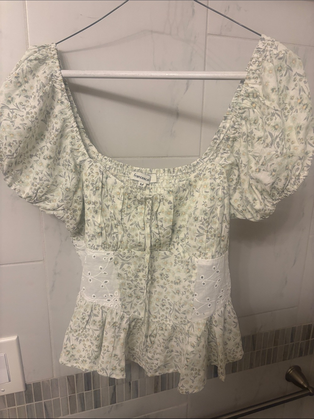 Francesca's Collections Pale Green Floral Puff-Sleeve Peasant Top